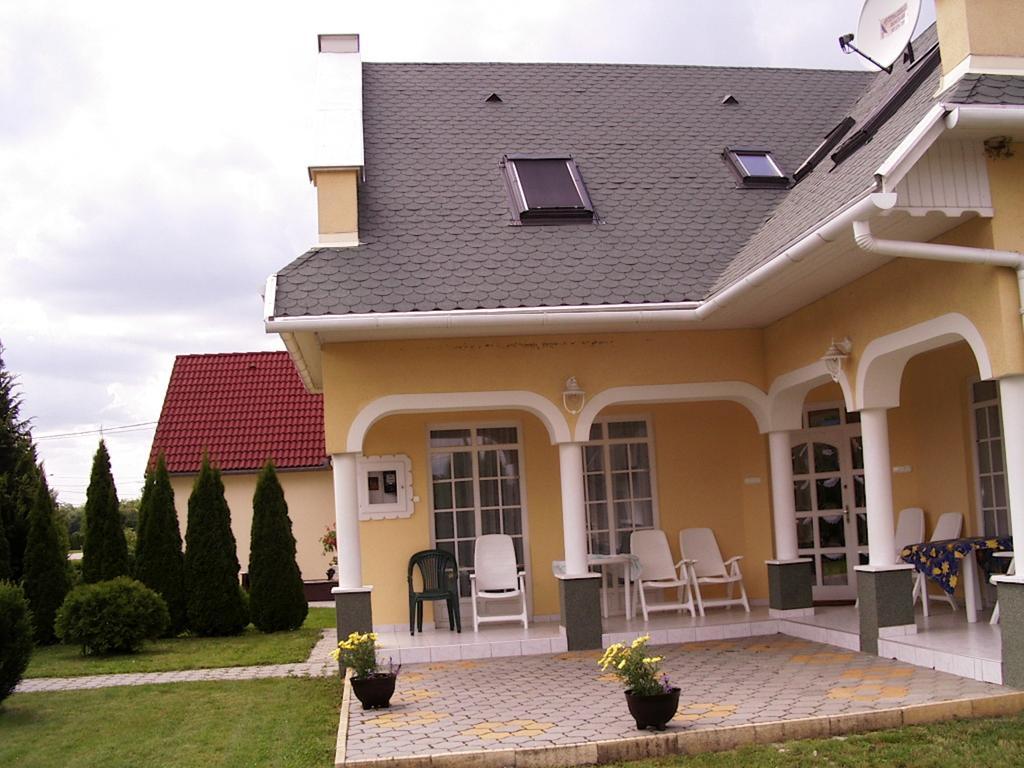 Pacsirta Apartman Lenti Buitenkant foto